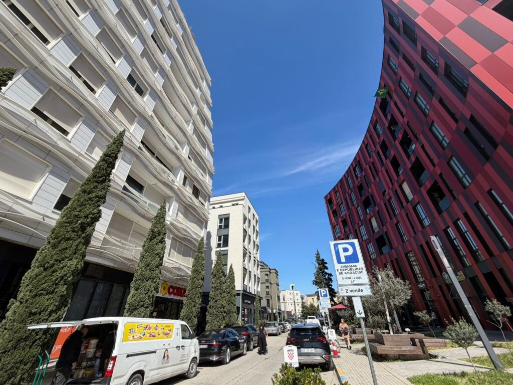 Jepet Apartament me qera