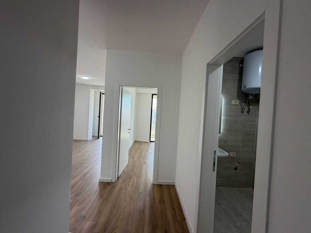 🔑 Affittasi ambiente 1+1 – Ideale per uffici o clinica vicino a Piazza Skënderbej