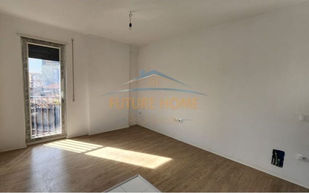 Qera,Zyre,Pazari i Ri