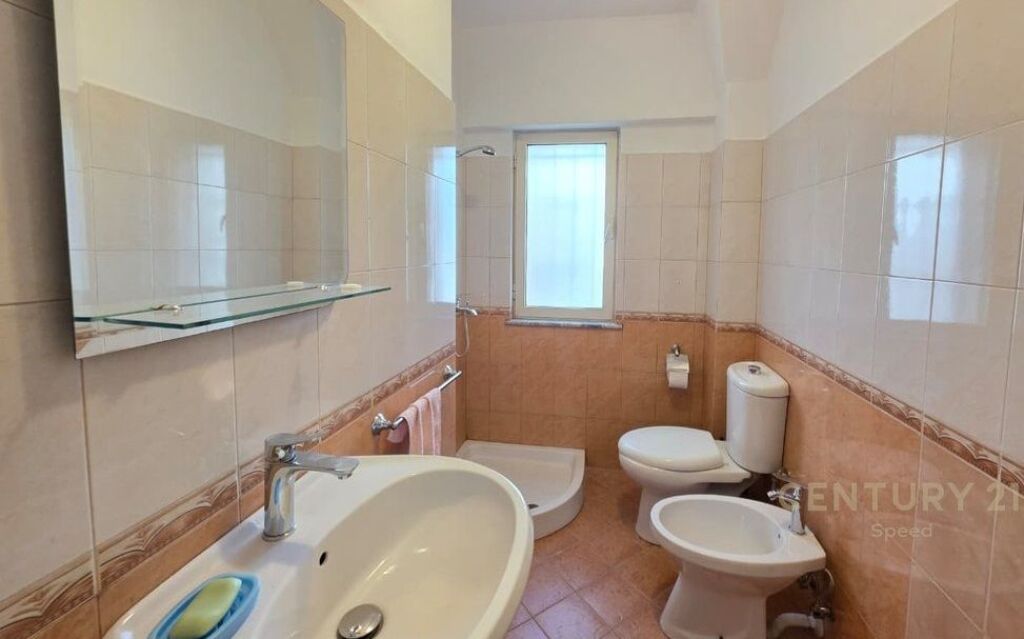 Empty apartment for rent at Pazari i Ri