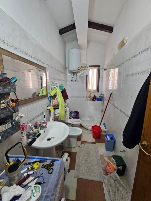 SHITET APARTAMENT 3+1 PRANE KAZAZIT NE DURRES