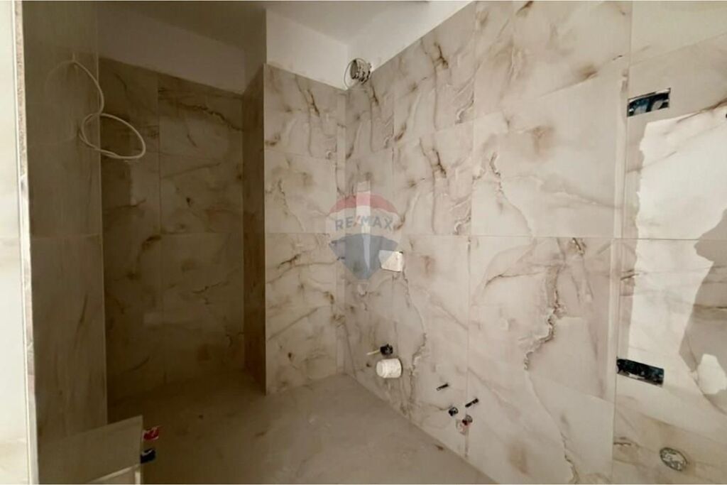 Apartament - Për Shitje - Rruga Ali Demi, Tiranë