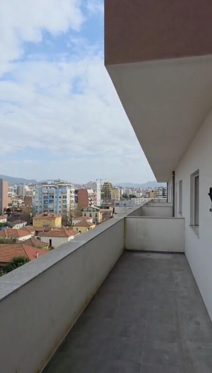 VENDIAMO APPARTAMENTO 2+1+POSTO AUTO VICINO ALLA SCUOLA ROSSA! 265.000 €