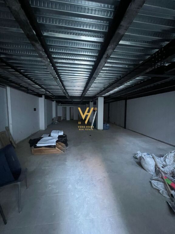 JEPET AMBIENT BIZNESI 240 M2 ME QIRA TE STACIONI I TRENIT 1.500 EURO