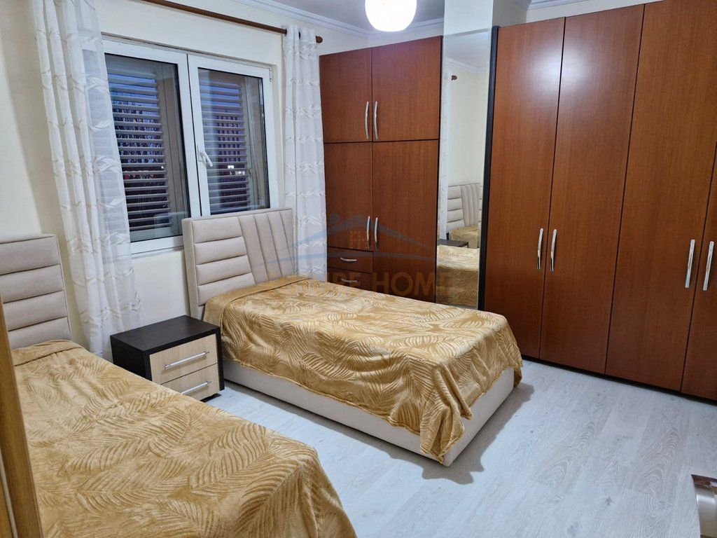 Shitet, Apartament 3+1+2, Porcelan, Tiranë