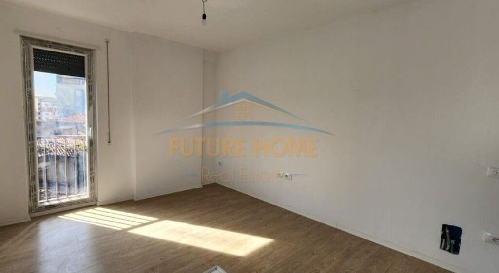 Qera,Zyre,Pazari i Ri