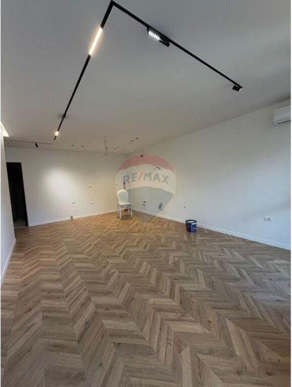 Shitet Apartament 2+1+2 pranë rrethit të Shkozës