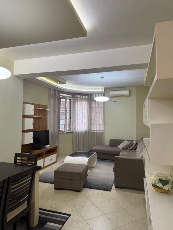 Fresk, apartament me qera 2+1!