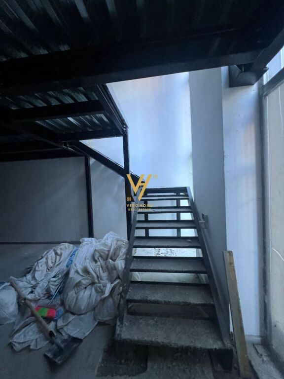 JEPET AMBIENT BIZNESI 240 M2 ME QIRA TE STACIONI I TRENIT 1.500 EURO