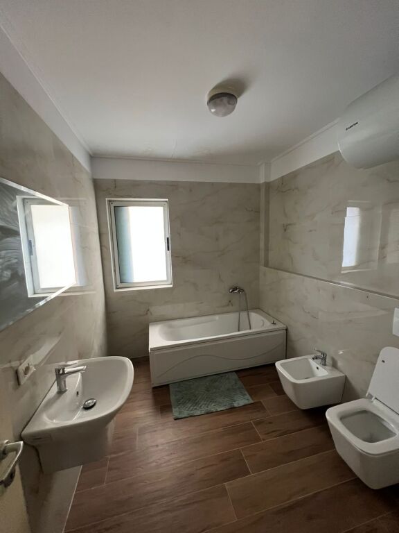 Appartamento in affitto 3+1+2+posto auto - Lago Secco