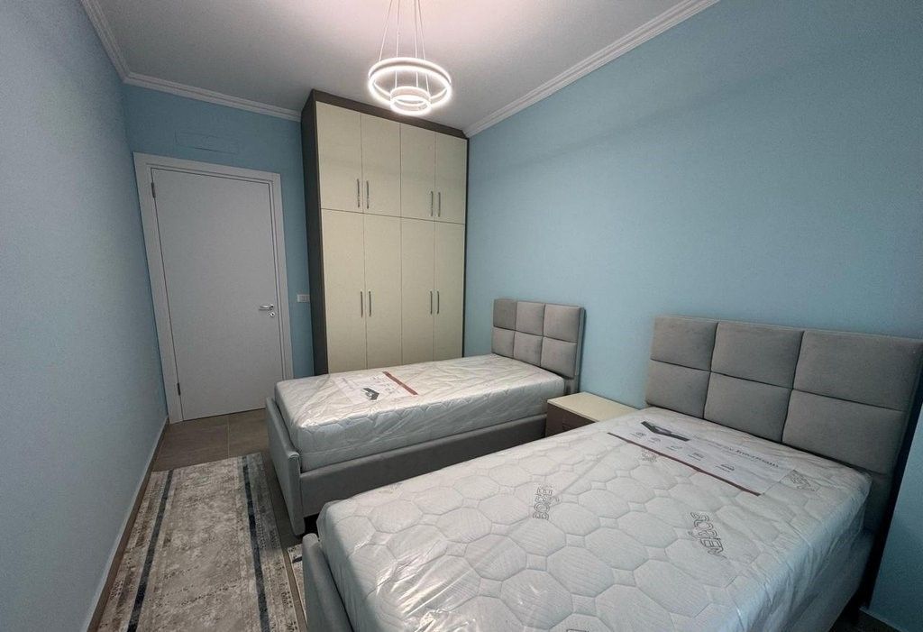 Super Appartamento 2+1+2, vicino alla Stazione dei Treni, all'inizio del Nuovo Viale!