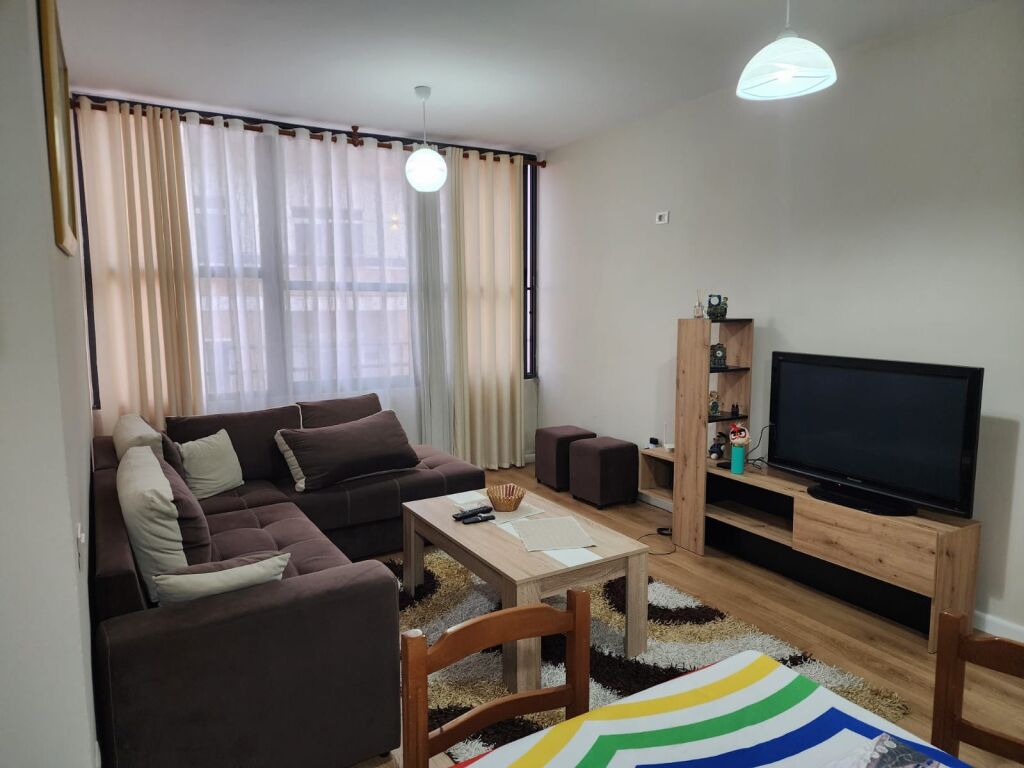 JEPET ME QERA APARTAMENT 2+1 NE PLAZH, PRANE PASTIÇERI PELIKAN