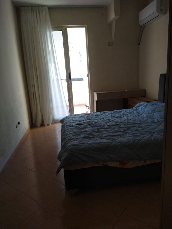 Jepet me Qera Apartament 2+1 tek Kazazi Durres