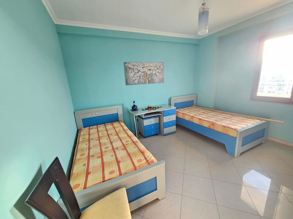 JEPET ME QERA  APARTAMENT 2+1+2 + DEPO  PRANE ISH URT