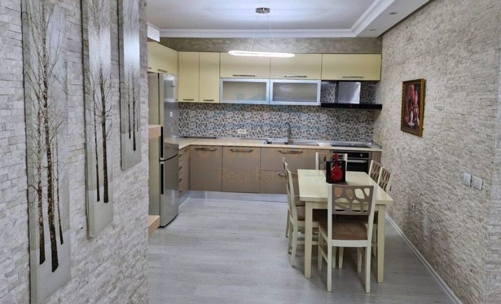 Shitet, Apartament 3+1+2, Porcelan, Tiranë