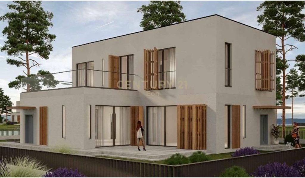 Vilë individuale , e pozicionuar në Zonën 2, me një sipërfaqe totale ndërtimi prej 370.8 m².  Organizimi i brendshëm përfshin:  135 m² kati -1 (kati nëntokë/teknik), i shoqëruar me një atrium prej 27.1 m² 135 m² kati 0 (kati i parë i banimit) 100.8 m² kati i dytë i banimit  Prona plotësohet nga një verandë prej 42.2 m², një oborr i gjelbëruar prej 201.7 m² dhe një parcelë totale prej 363 m².  Kjo vilë ofron një kombinim perfekt të hapësirave funksionale dhe komoditetit modern, e konceptuar për një stil jetese ekskluziv dhe privat.  Porto Lalzi, i vendosur përgjatë brigjeve të Adriatikut dhe i përkëdhelur nga dielli mesdhetar gjatë gjithë vitit, përfaqëson një koncept ekskluziv të jetesës moderne mes detit dhe natyrës. I rrethuar nga pisha madhështore dhe me pamje të hapur drejt detit, ky destinacion ofron privatësi absolute dhe një atmosferë qetësie të rafinuar.  Rezidencat premium, të kombinuara me shërbime elitare si butikë, kafene dhe restorante të zgjedhura, krijojnë një stil jetese të sofistikuar. I ndërtuar mbi parimet e qëndrueshmërisë, me infrastrukturë bashkëkohore dhe hapësira të gjelbra, Porto Lalzi garanton një mikroklimë ideale dhe një eksperiencë jetese të pakrahasueshme.  Me një sipërfaqe prej 228,280 m², projekti përfshin 135 vila dhe 730 apartamente, të konceptuara për privatësi maksimale dhe rehati absolute.