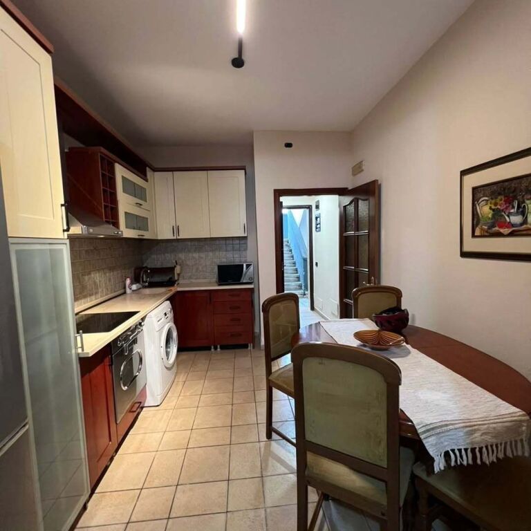Apartament me qera rruga e kavajes 2+1