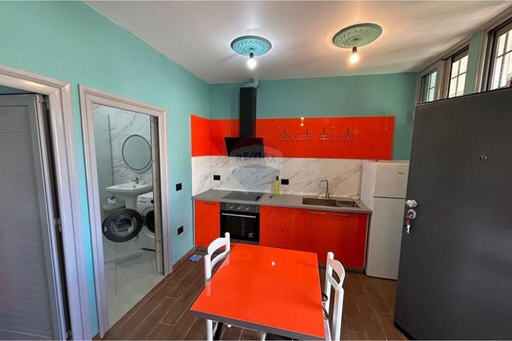 🏡 APARTAMENT 1+1 ME QIRA – ZONA E CENTRALES, VLORË