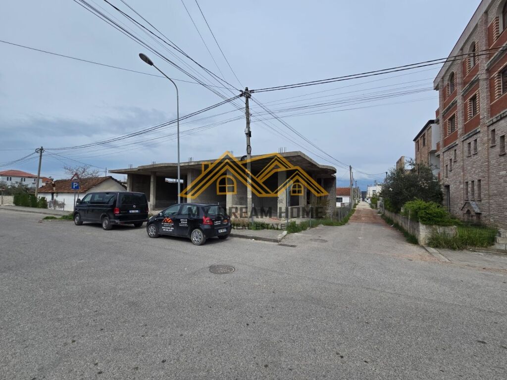 Shitet Objekti tek Ish Keneta Durres!