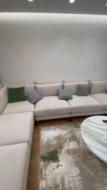 Appartamento in affitto 2+1 con 2 posti auto vicino al giardino botanico