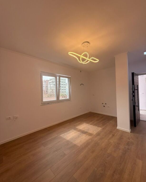 SHITET APARTAMENT 1+1- SHKOLLA E KUQE