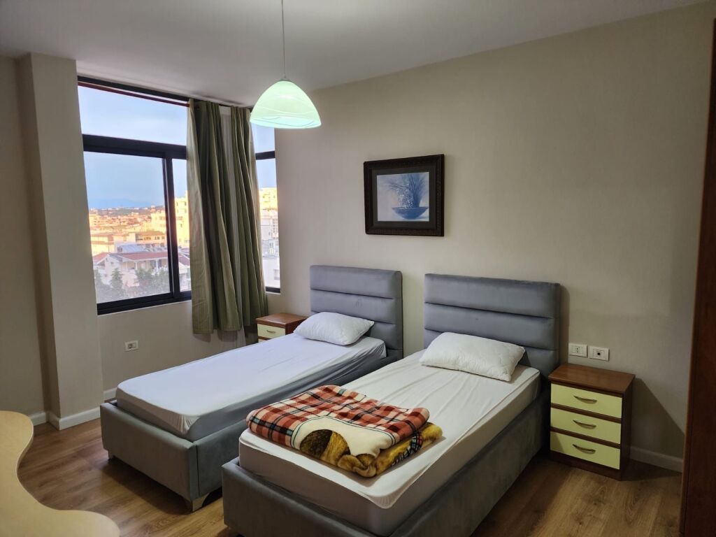 JEPET ME QERA APARTAMENT 2+1 NE PLAZH, PRANE PASTIÇERI PELIKAN