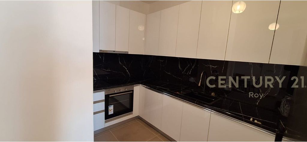 Jepet me qira apartament 3+1 në Durrës – pranë Lulishtes së Stacionit të Trenit