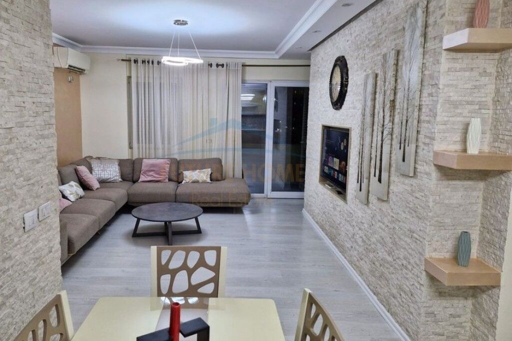 Shitet, Apartament 3+1+2, Porcelan, Tiranë