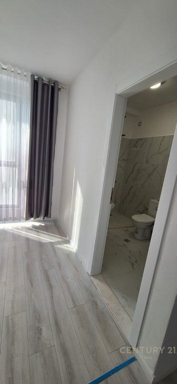Jepet me qira apartament 3+1 në Durrës – pranë Lulishtes së Stacionit të Trenit