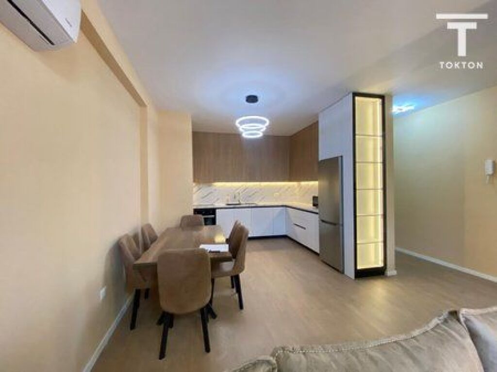 QIRA, APARTAMENT 2+1+2 &amp; VERANDË LIQENI I THATË, TIRANË