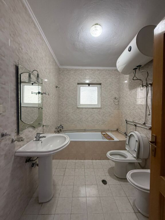 In affitto: Appartamento 2+1 📍 Posizione: Via Dritan Hoxha