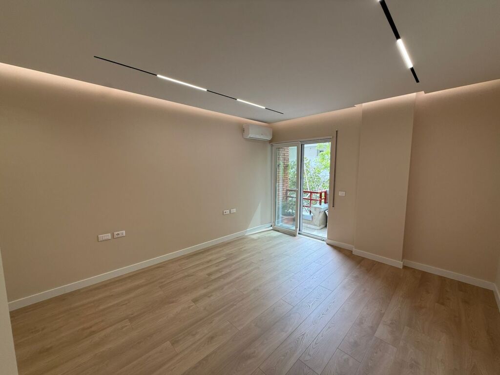 Locale Ufficio in Affitto in Zona Elite – Di Fronte a Coin, Tirana