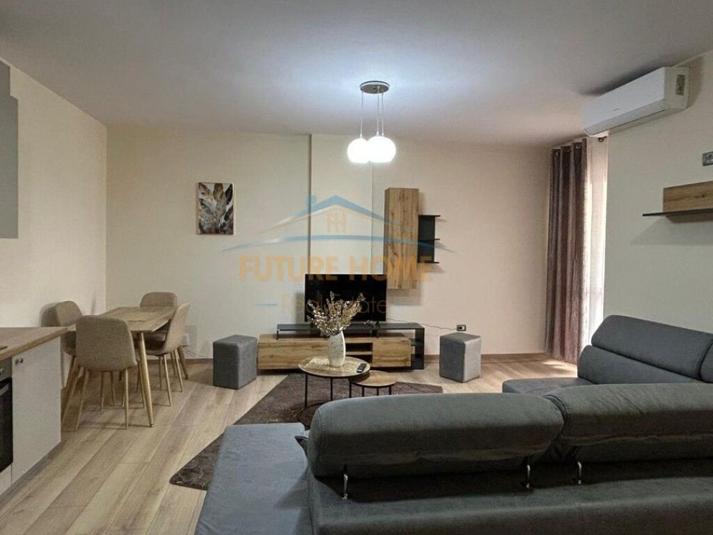 Affitto, Appartamento 1+1, Via Kavajes, Tirana.