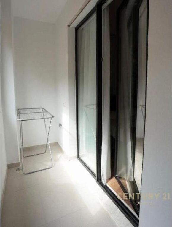 Rruga “Siri Kodra” Shitet apartament 1+1 i investuar