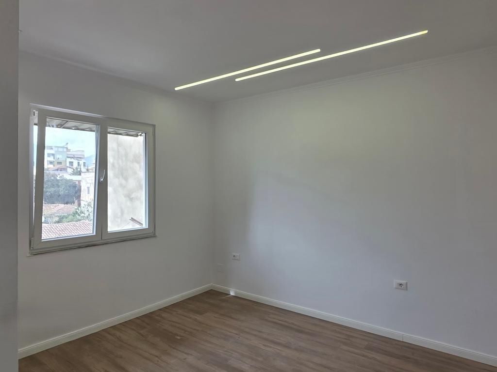 Shitet Apartament 2+1 tek Rruga Bardhyl