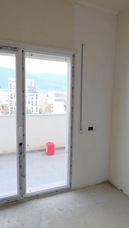 VENDIAMO APPARTAMENTO 2+1+POSTO AUTO VICINO ALLA SCUOLA ROSSA! 265.000 €