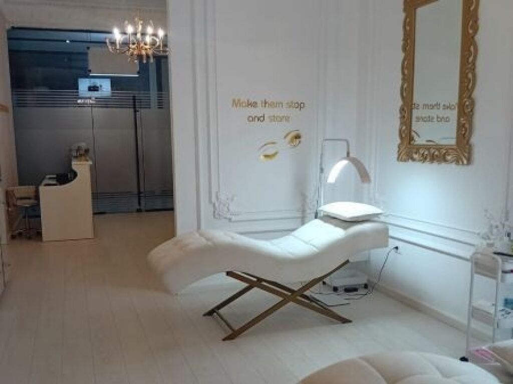 Dyqan me qira tek Garden Building