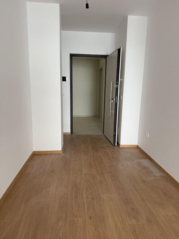 Ufficio in affitto presso lo stadio Air Albania