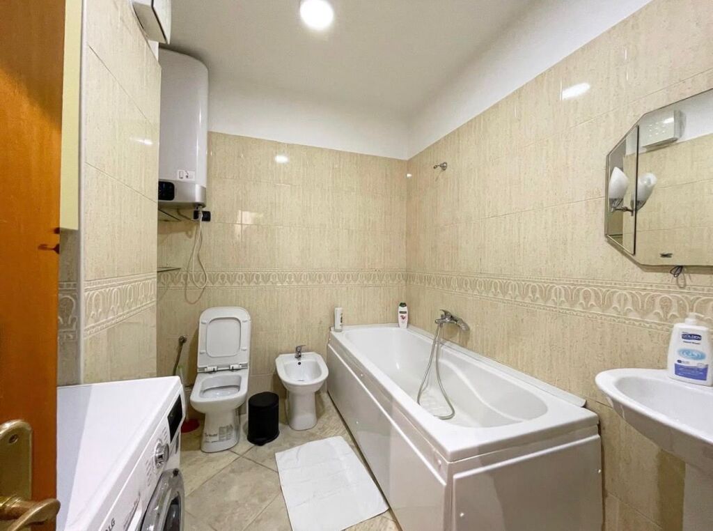 Apartament 3+1+Parking per qira tek Komuna e Parisit.