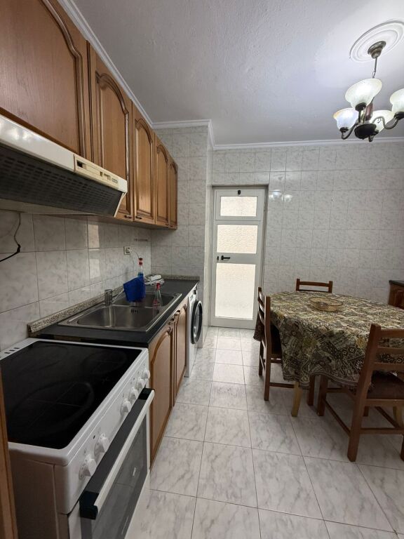 In affitto: Appartamento 2+1 📍 Posizione: Via Dritan Hoxha