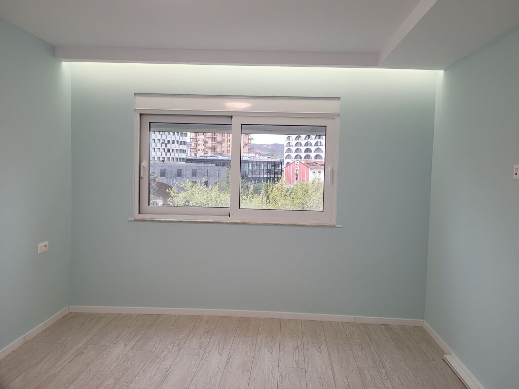 APPARTAMENTO /UFFICIO o residenza 3 più 1 più 3 in Piazza Skenderbej