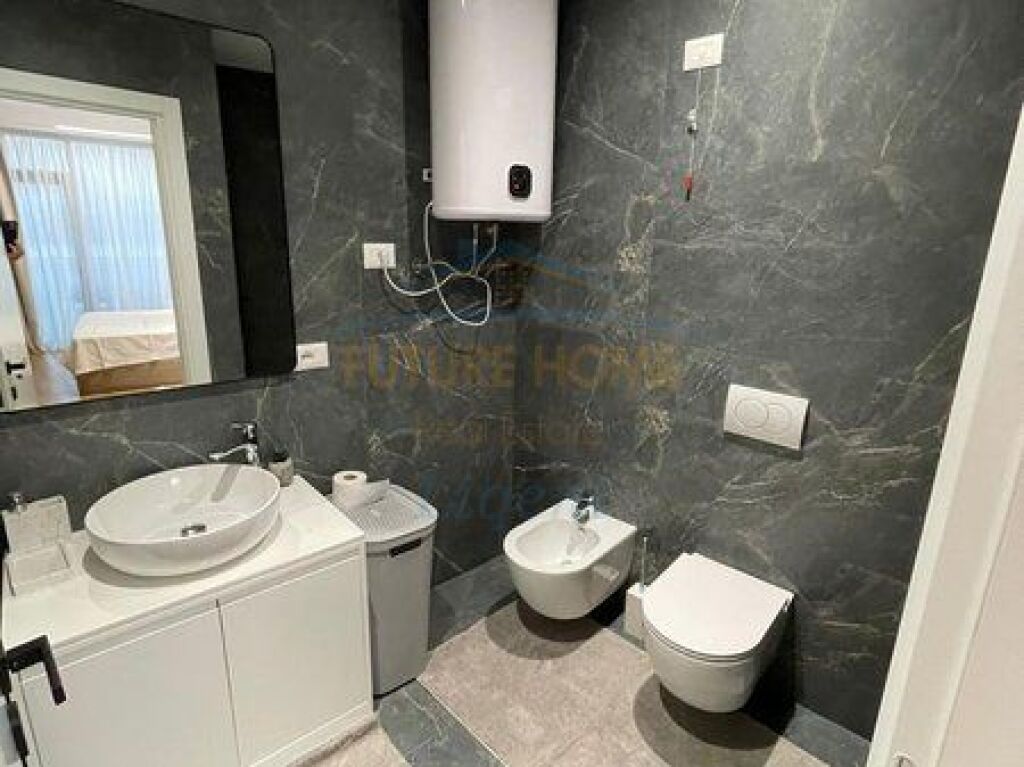 Qera, Apartament 2+1+post parkimi LakeView Liqeni