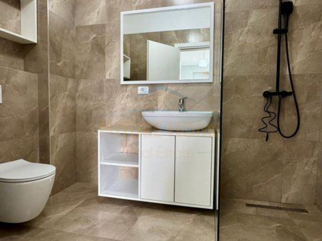 Shitet, Apartament 2+1+2, Liqeni i Thatë,Tiranë