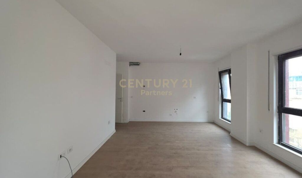 OKAZION! Apartament 2+1+2 ne shitje, Komuna e Parisit