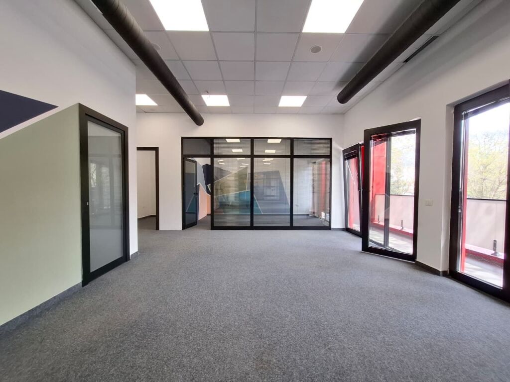 Affittasi Ufficio Premium – Complesso Arlis / Farmacia 10 📍 Posizione: Vista sulla strada principale (Vicino a QSUT e Facoltà di Medicina) 💰 Prezzo: 2.200 Euro/mese