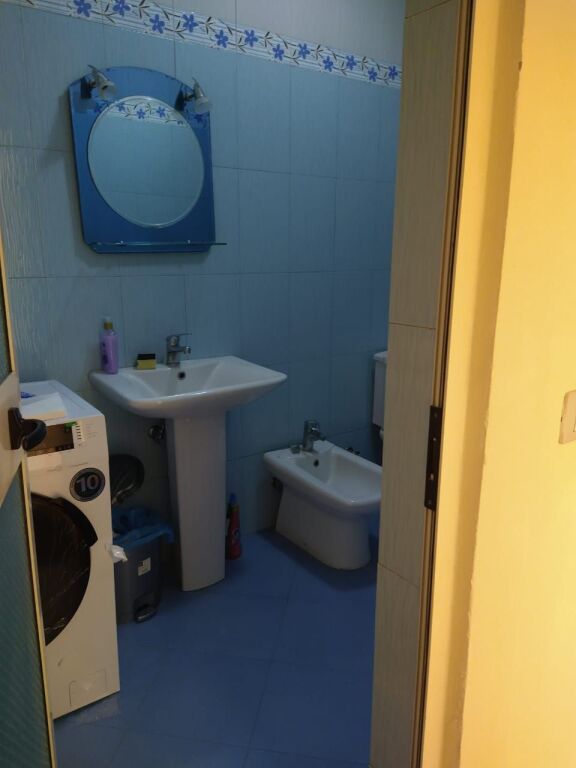 Jepet me Qera Apartament 2+1 tek Kazazi Durres