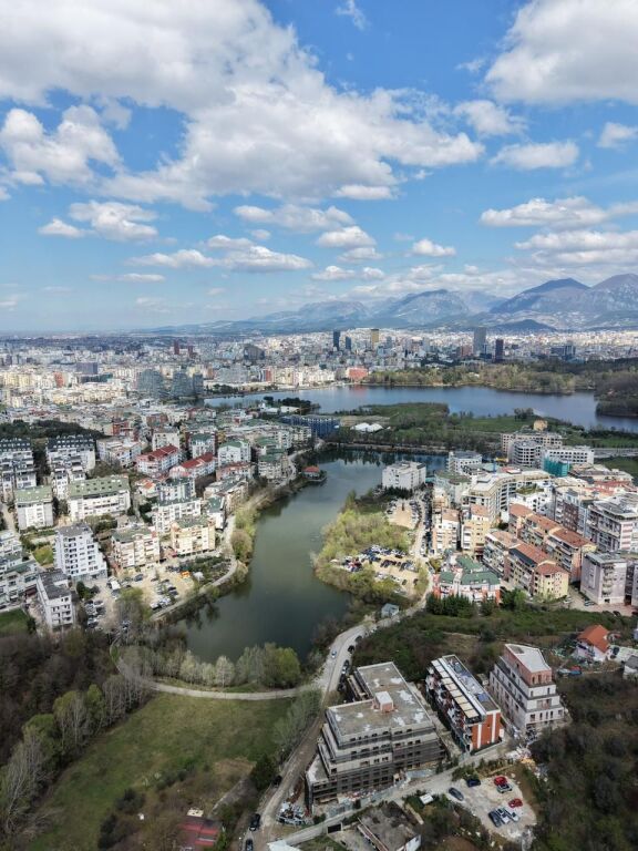 APARTAMENT 2+1 PER SHITJE PRANE LIQENIT TE THATE