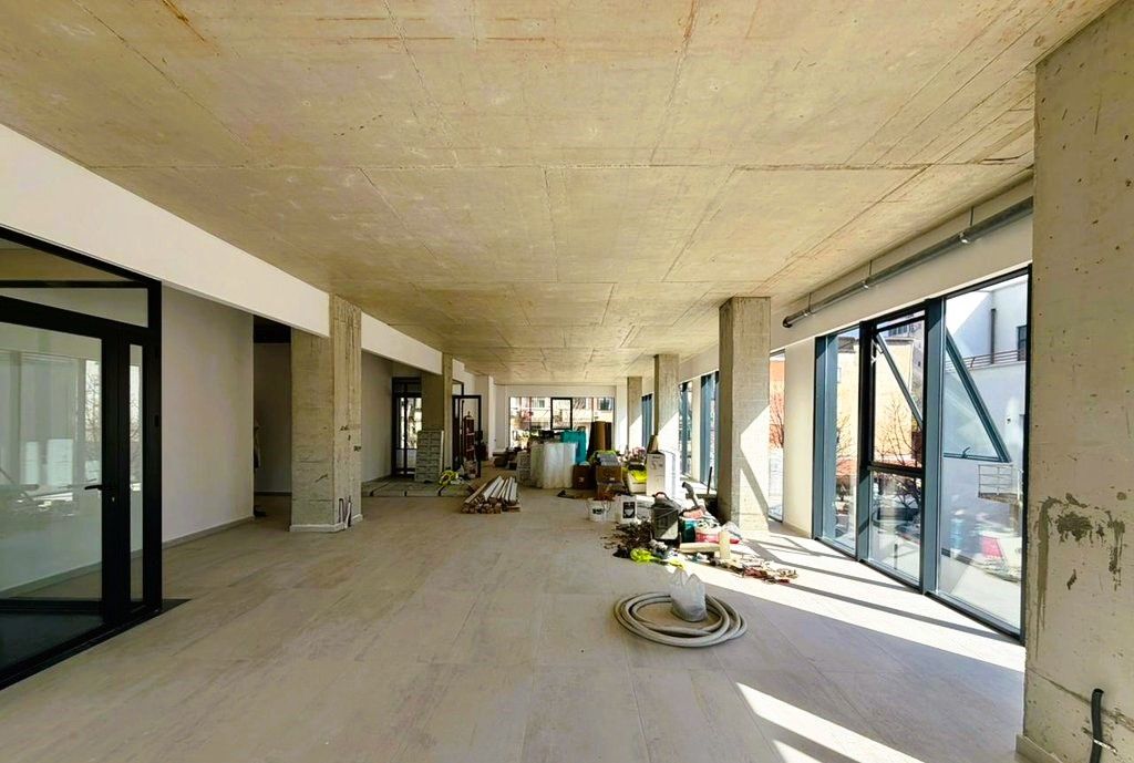 AMBIENT 110 METRA OPEN SPACE BUZE RRUGES BARRIKADAVE PER QIRA!