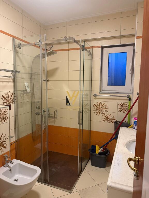 JEPET APARTAMENT 3+1+2 ME QERA TE PICERI ERA, BLLOKU 2.000 EURO