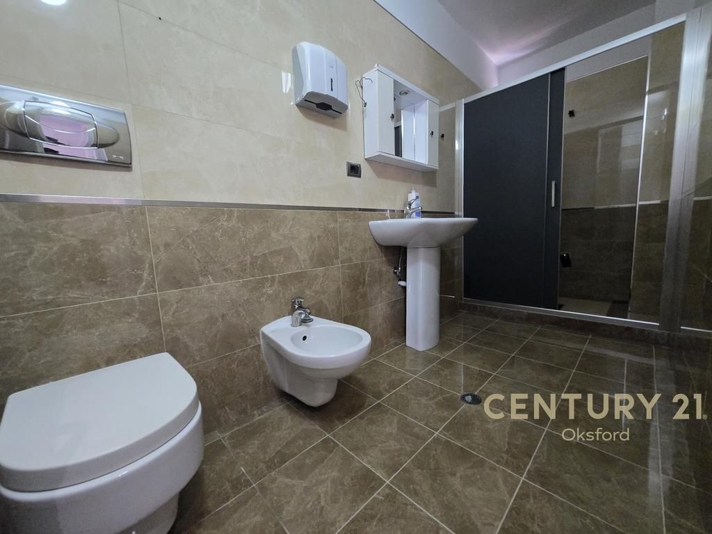 AMBIENT ZYRE ME QIRA PRANË STADIUMIT AIR ALBANIA!